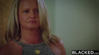 Großer schwarzer Pimmel für eine heiße Blonde