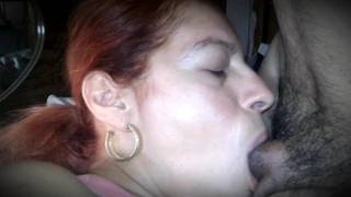 Diese Rothaarige nutzt den Penis ihres Mannes