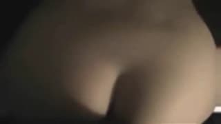 Sie liebt diesen Schwanz von hinten