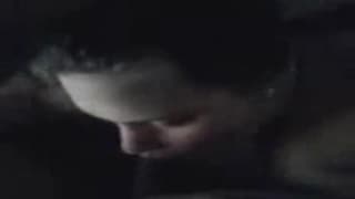 Sie besorgt es ihm mit einem geilen Blowjob