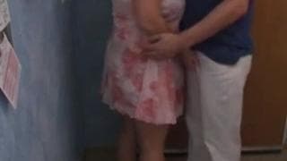 Dicke Schlampe kriegt einen Fick zu Hause