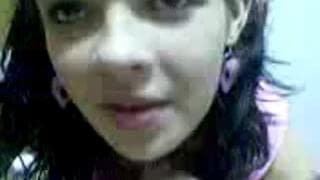 Er schiebt ihr den Schwanz gern tief rein