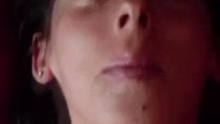 Eine reife Frau, die Orgasmen liebt