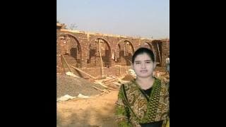 Diese Frau zeigt ihre Pussy und masturbiert