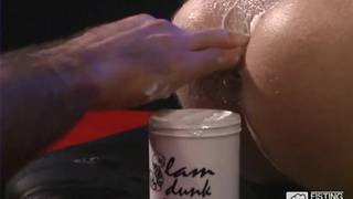 Jerek und Marco Montana zeigen uns das Fisting