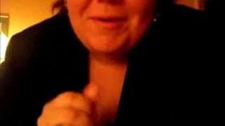 Diese Brünette BBW bläst gerne hart