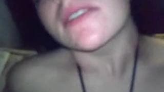 Dieser Kerl fickt dieses schöne junge Mädchen in POV