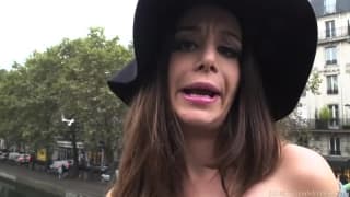 Cara Saint-Germain hat einen Schwanz in ihr Cara Saint-Germain hat einen Schwanz in ihr