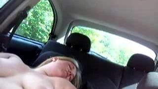 Sie wollte schon immer mal im Auto ficken Sie wollte schon immer mal im Auto ficken