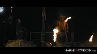 Cowgirls genießen einen Dreier mit diesem Kerl Cowgirls genießen einen Dreier mit diesem Kerl