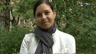 Sie vögelt mit einem Fremden von der Straße Sie vögelt mit einem Fremden von der Straße