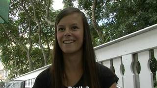 Eine Brünette, fickt gerne zu Hause