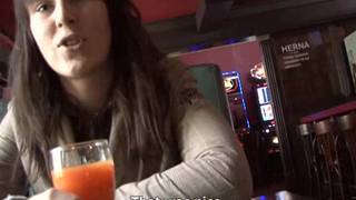 Wir treffen eine Hure & sie fickt befriedigend Wir treffen eine Hure & sie fickt befriedigend