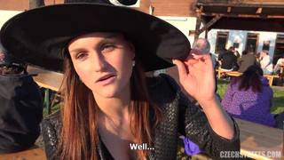 Eine reine Russin, verkleidet für Halloween Eine reine Russin, verkleidet für Halloween