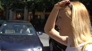 Diese tschechische Blondine bläst sehr gerne