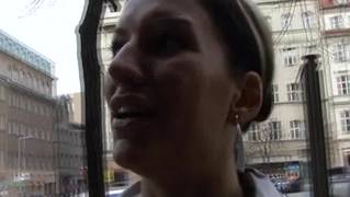 Ein Mädchen, das den Geruch von Geld liebt