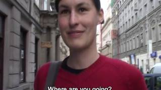 Er findet und fickt ein Mädchen auf der Straße