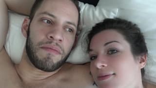 Diese schöne Brünette gibt ihren Arsch