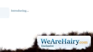 Nina zeigt ihre behaarte Muschi für Sie!