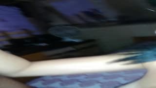 Junges Mädchen genießt Schwanz vom Freund