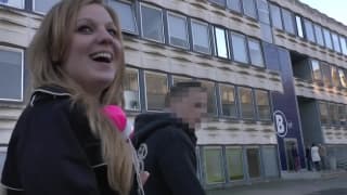 Eine Kunststudentin will Sex und kriegt ihn