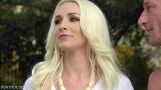 Die blonde Stevie Shae ist sehr geil auf Sex