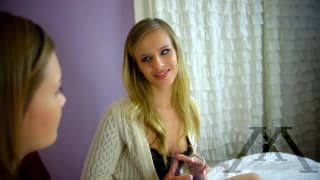 Jillian Janson & Riley Mae teilen einen Penis Jillian Janson & Riley Mae teilen einen Penis