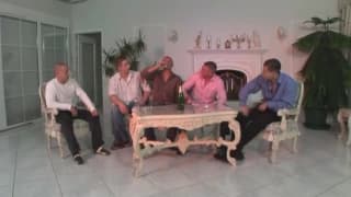 Eine große Orgie, bei der jeder alles versucht