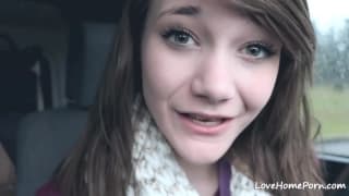 Eine süße Amateurin zeigt Saug Fähigkeiten