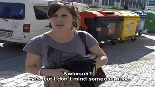 Eine reife Brünette fickt hier für viel Geld Eine reife Brünette fickt hier für viel Geld