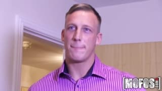 Diese Muschi zeigt sich auf Video vor dem Saugen