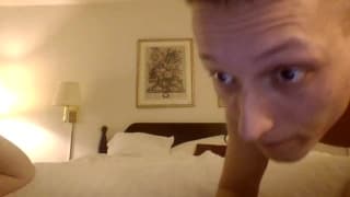 Feuchte Fotze kriegt Riesenschwanz tief rein