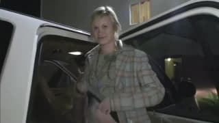 Die beiden sind geil und oben ohne im Auto