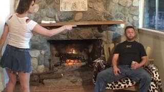 Ein Gangbang mit einer Schlampe mit großen Titten