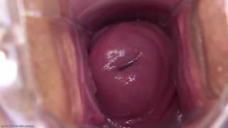 Sie ist mehr als glücklich, alles zu zeigen