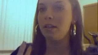 Sie will zeigen wie sie sich für dich auszieht