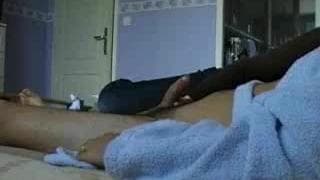 Er nagelt sie heute mit ihrem Höschen an