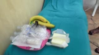 Rothaarige Braut mit großem Arsch gibt ein BJ