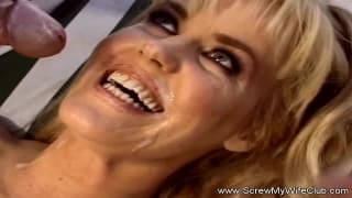 Ehemann mag es, seine Frau von Fremden gefickt zu sehen Ehemann mag es, seine Frau von Fremden gefickt zu sehen