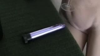 Diese Schlampe spielt mit ihrer Muschi und benutzt ihr Spielzeug Diese Schlampe spielt mit ihrer Muschi und benutzt ihr Spielzeug