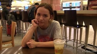 Junge Mädchen müssen Herausforderungen annehmen Junge Mädchen müssen Herausforderungen annehmen