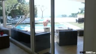 Khloe Kapri will hart vor Cam gefickt werden