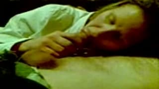 Dieses Milf liebt es, ihren Mann zu lutschen