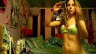 Dieses Amateur-Babe weiß, wie man befriedigt