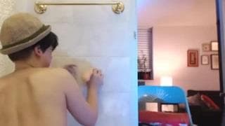 Diese junge Frau genießt ein Fickspielzeug