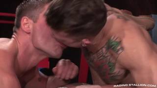 Diese schwulen Hengste rimmen und blasen gern