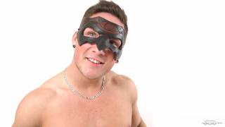Justin Filion masturbiert mit Maske auf