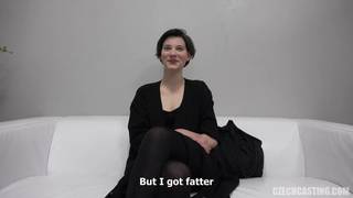 Falsches Interview wird zu einem heißen Blowjob