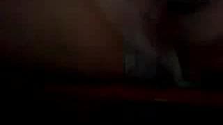 Junges Mädchen benutzt ihr Dildo zum ficken