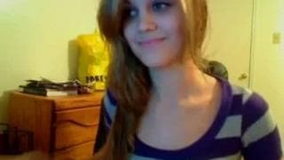 Diese Jugendliche erregt uns vor der Webcam